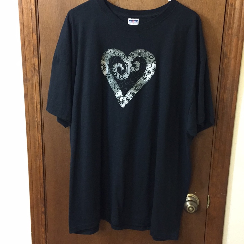 SOLD Black 3xl Heart T-shirt